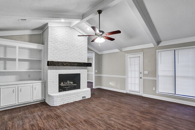 Foto del edificio - 128 Dogwood Cir