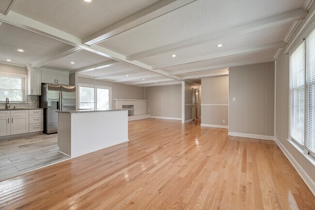 Foto del edificio - 114 Cottonwood Dr