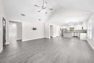 Building Photo - 625 S Binkley St