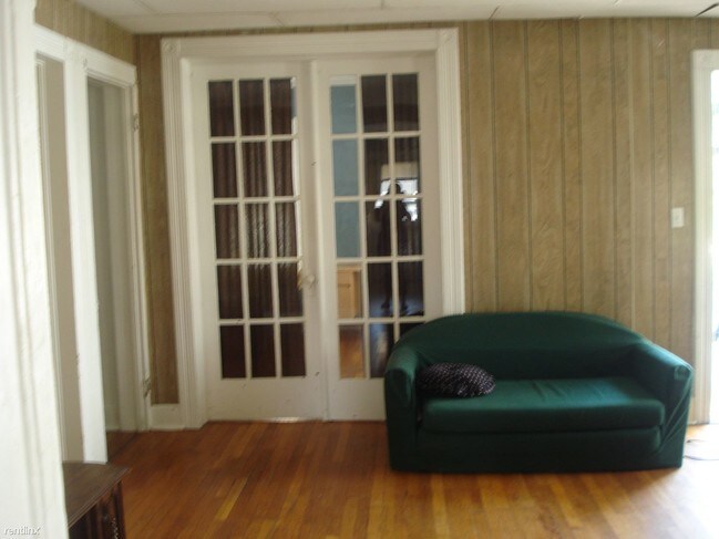 Building Photo - 3 br, 1 bath  - 66 Chestnut St