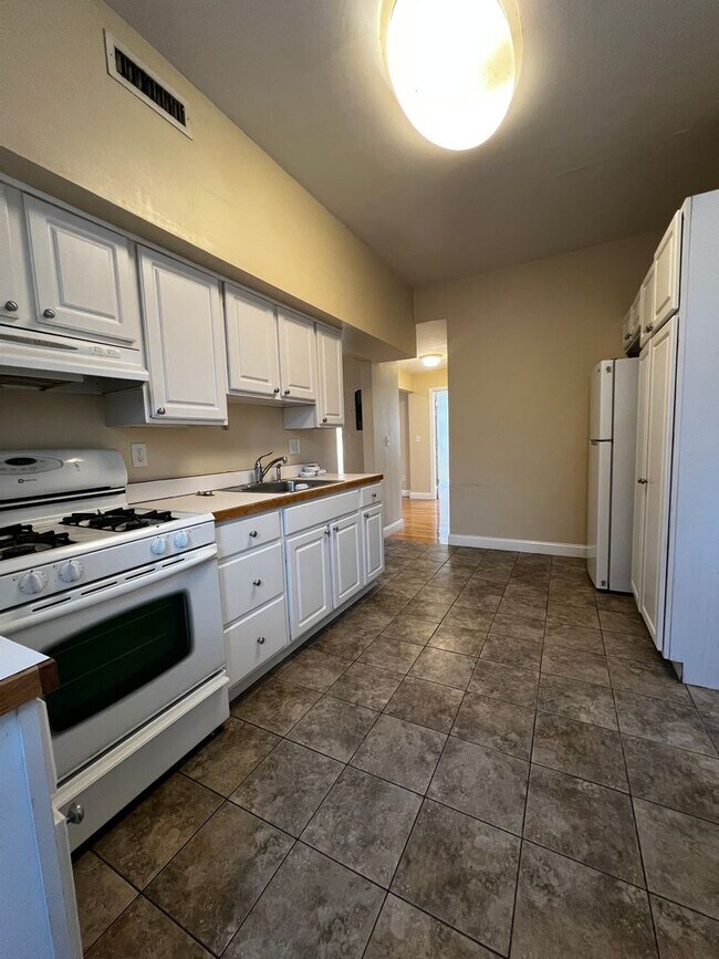 Foto del edificio - Sept 1 2025!  Huge BU South Campus 5 Bed/2...