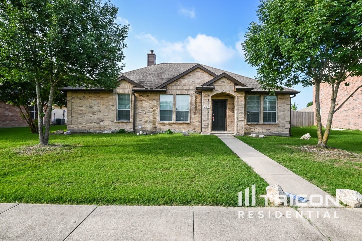 207 Moonlight Drive Red Oak TX House Rental in Red Oak, TX