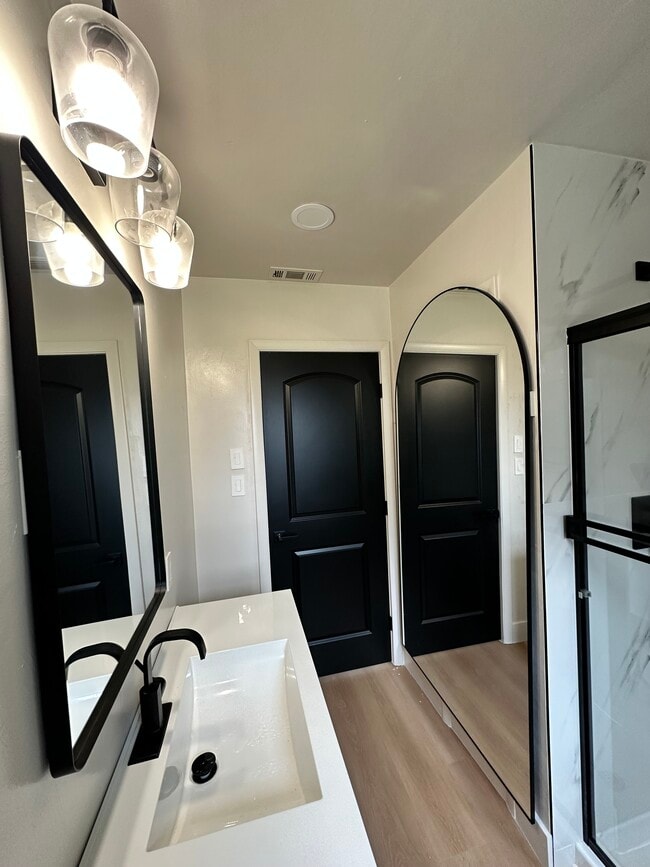 Building Photo - 534 Alicante Dr
