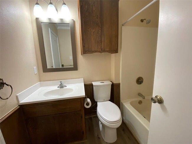 Building Photo - 301 Shady Grove Dr