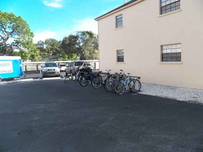 Foto del edificio - 200 The Esplanade N