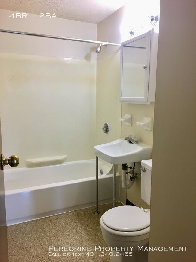 Foto del edificio - 4 bedroom in Central Falls RI 02863