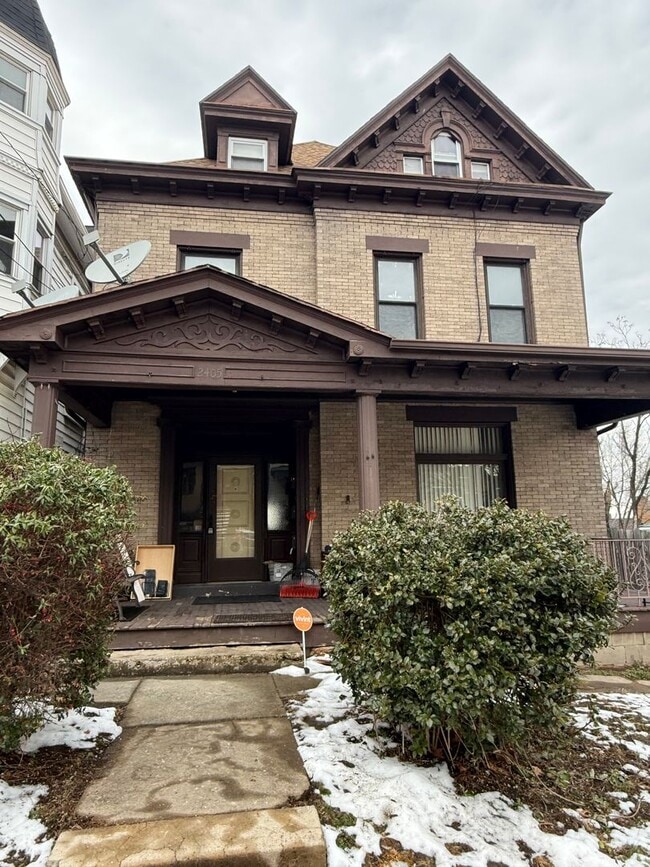 Building Photo - 2405 Jenny Lind St