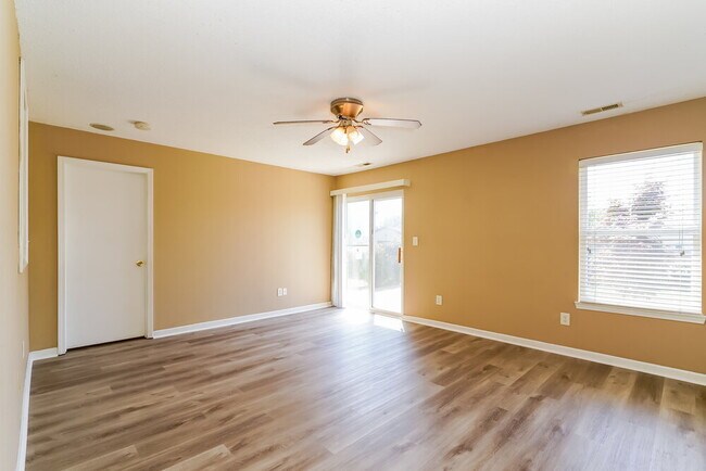 Foto del edificio - 7621 Blue Willow Dr