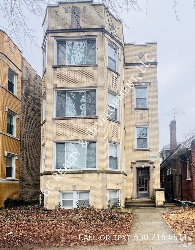 Building Photo - 6316 N Rockwell St