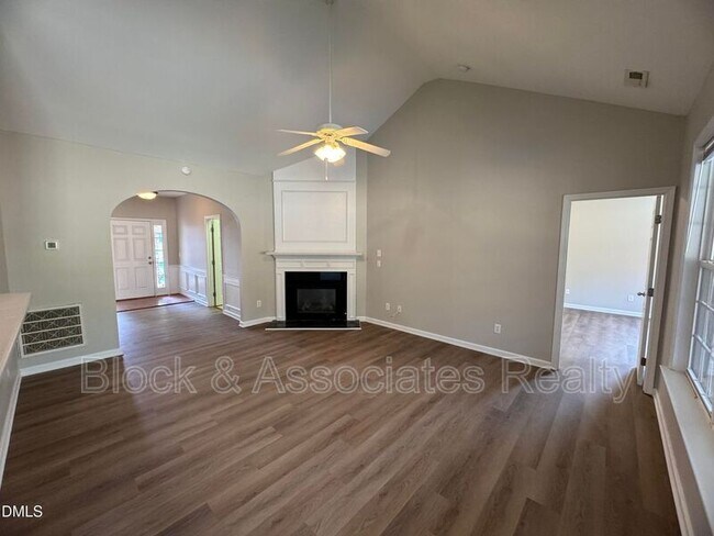 Building Photo - 9305 Doss Ct