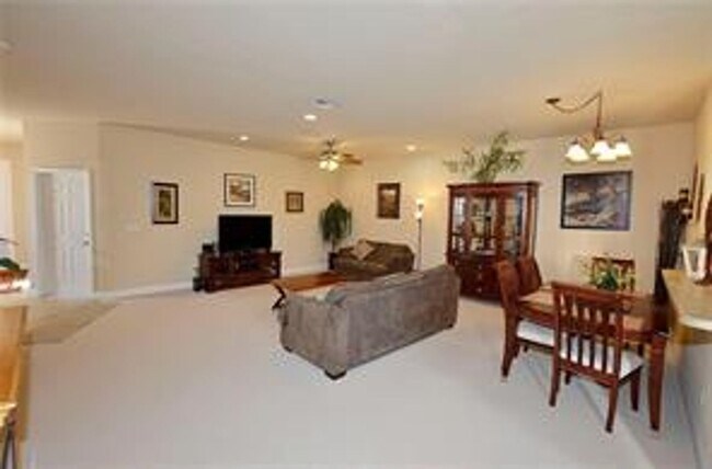 Building Photo - 3 bed 2 bath in Provence Bay