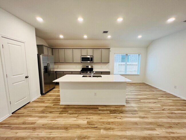Building Photo - 5323 Sleepy Fox Ln