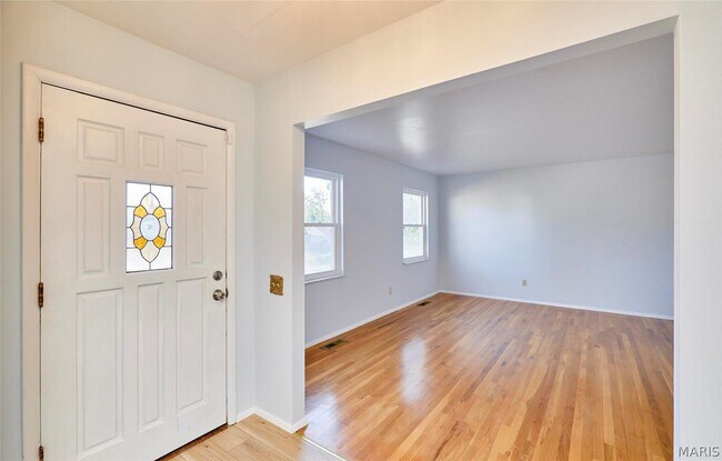 Foto del edificio - 815 Montmartre Ct