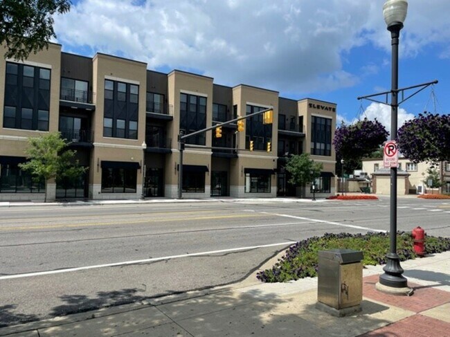 Foto del edificio - 1100 S Main St