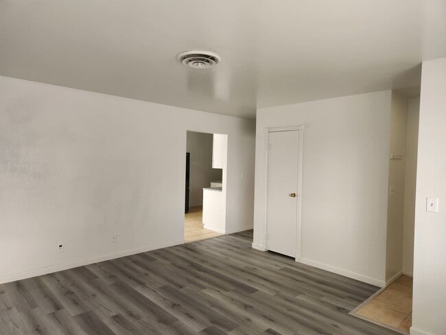 Building Photo - Affordable single story centrally located in Las Vegas.
