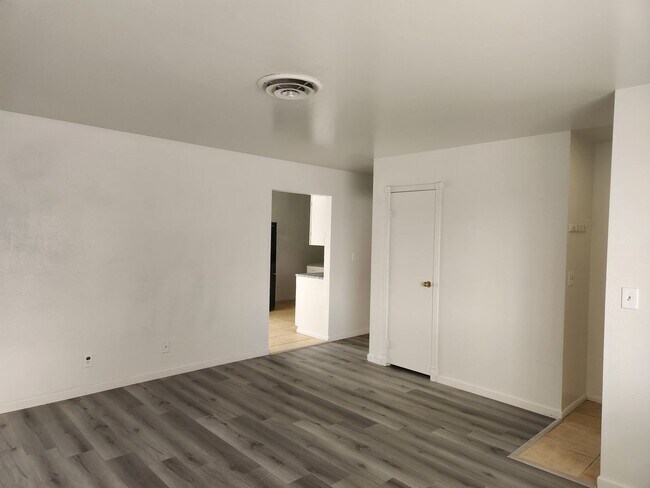 Foto del edificio - Affordable single story centrally located in Las Vegas.