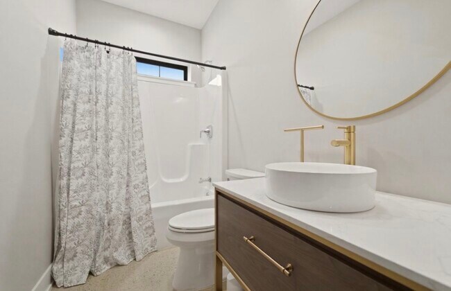 baño completo - 331 Cherryhill St