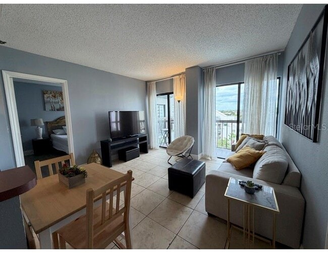 Foto del edificio - 6165 Carrier Dr