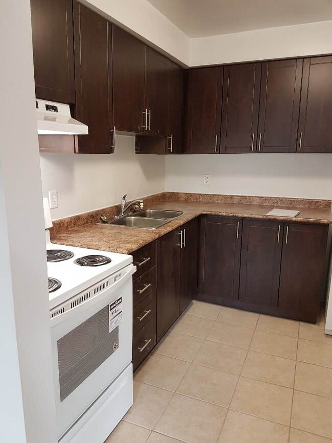 Building Photo - 505 Parkside D