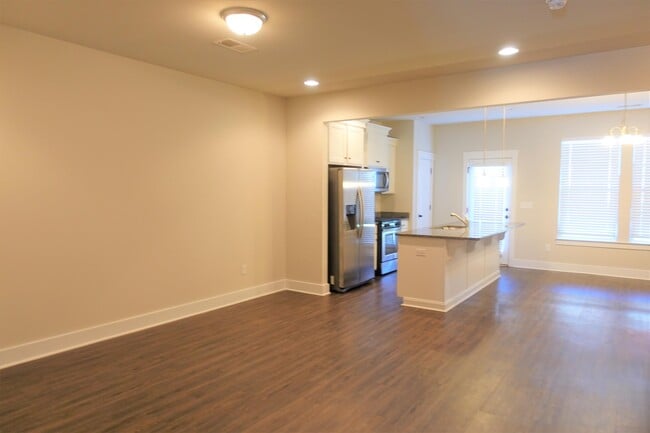 Building Photo - 17 Timber Oak Way