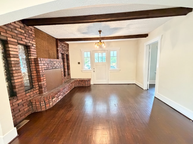 Building Photo - 850 Martin St