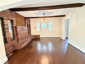 Building Photo - 850 Martin St