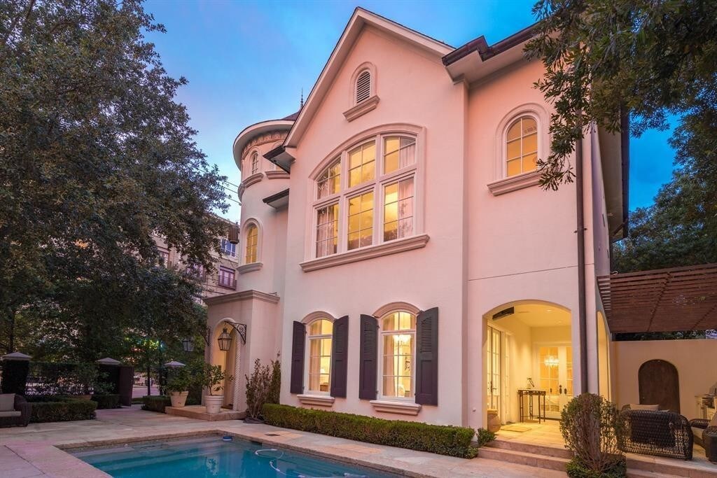 Foto principal - 2376 Bolsover St