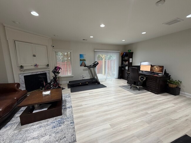 Foto del edificio - 5447 Serviceberry St