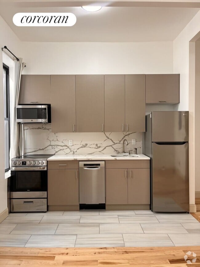 Building Photo - 47 W 71st St