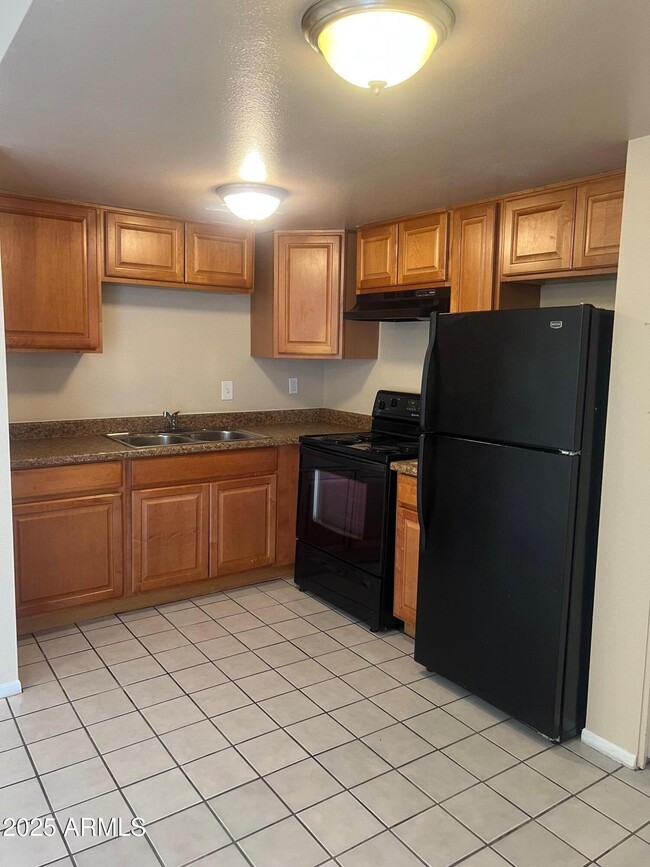 Building Photo - 3445 E Earll Dr