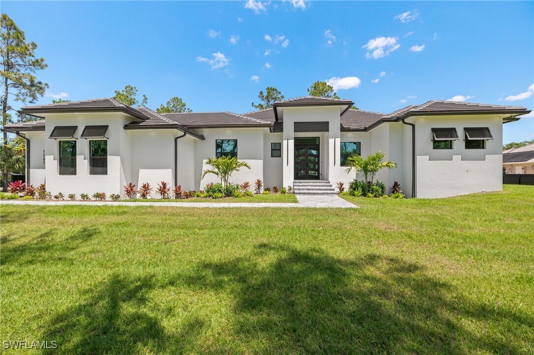 Foto principal - 1587 Golden Gate Blvd W
