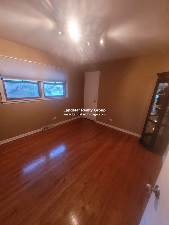Building Photo - 4628 Plainfield