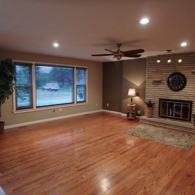 Building Photo - 203 Villa Dr