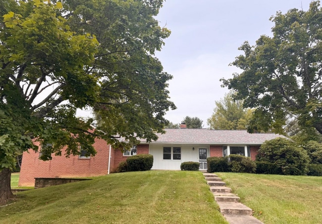 Foto del edificio - 2710 Academy Dr