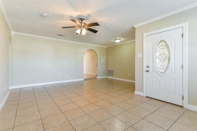 Foto del edificio - 11 Lyncrest Dr