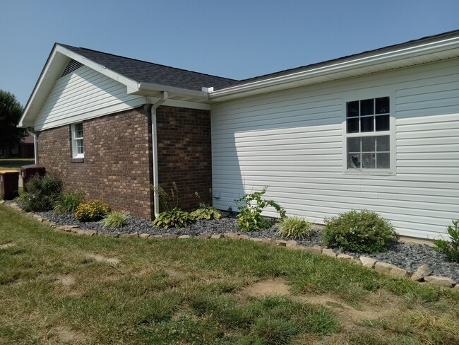 Building Photo - 214 S Linwood Ct