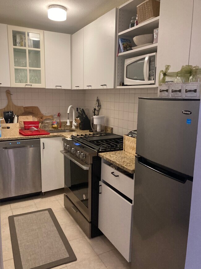 Foto del edificio - 142 Kenrick St