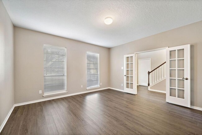 Building Photo - 15002 Live Oak Bend Way