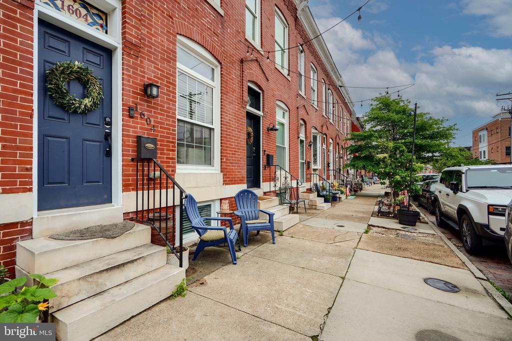 Primary Photo - 1604 E Clement St