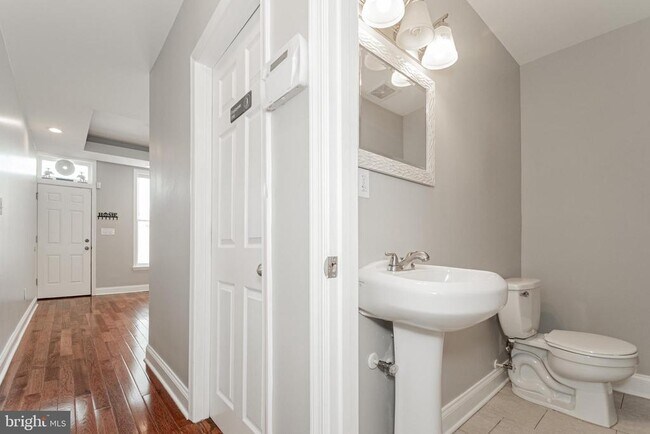 Foto del edificio - 1107 N Collington Ave