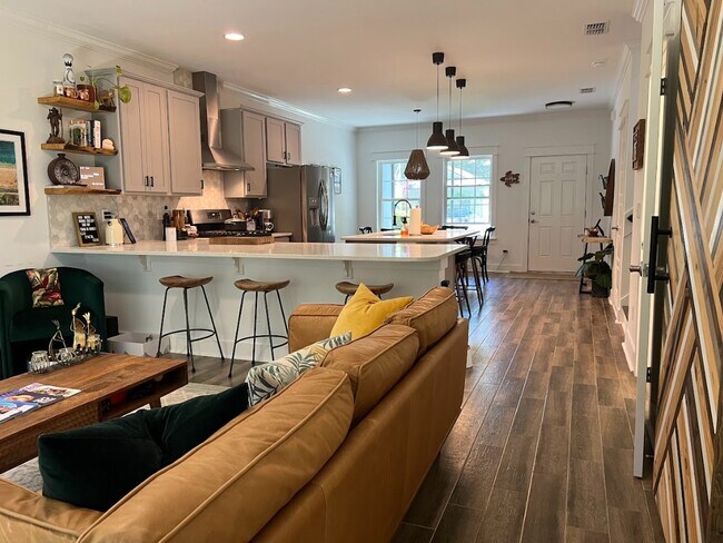 Foto del edificio - 1323 Island Ridge Dr