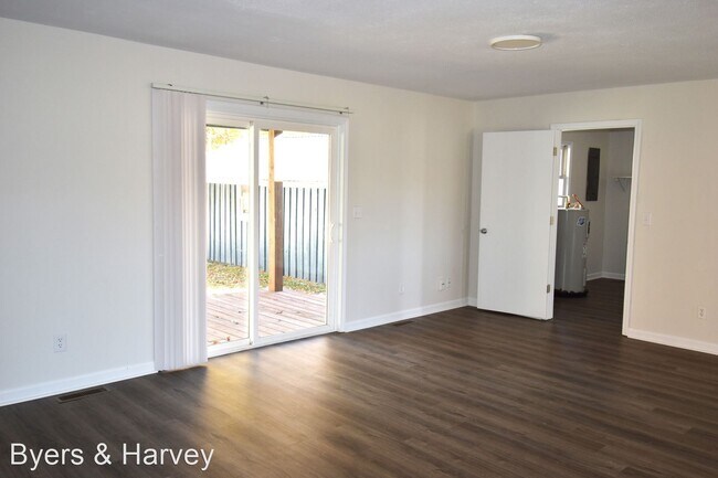 Foto del edificio - 3 br, 1.5 bath House - 2919 Woodlawn Park ...
