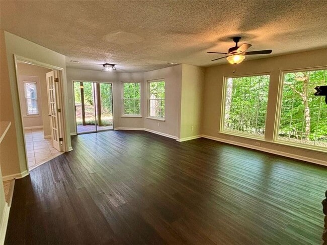 Building Photo - 320 Hawkstone Way