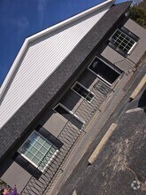 Building Photo - 1802 Teston Ln