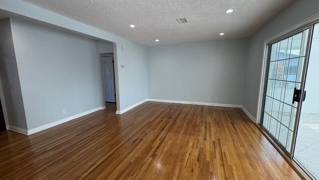 Foto del edificio - 2430 Bancroft Ave