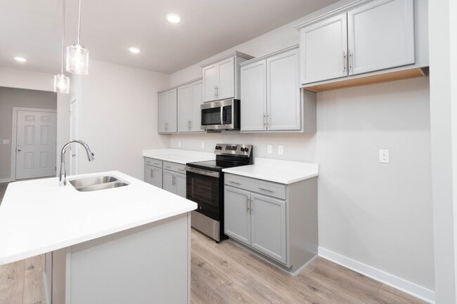 Foto del edificio - Beautiful 5 Bedroom, 2.5 Bath New Construc...