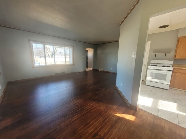 Building Photo - Beautiful 4 Bedroom, 2 Bathroom Home with garage, shed, deck, and fenced yard!