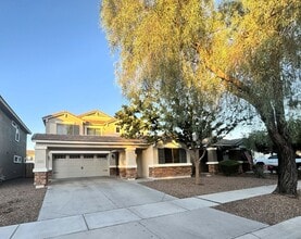 Building Photo - 4202 E Bonanza Rd