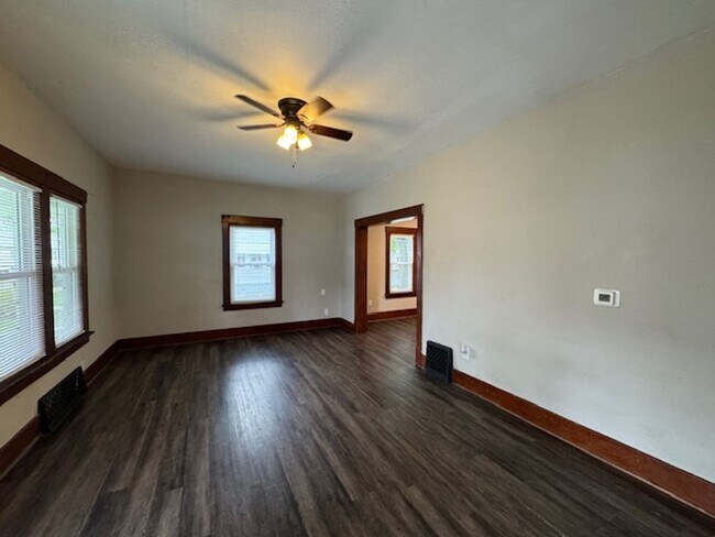 Foto del edificio - 1117 E Colorado St