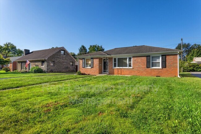 Building Photo - 768 Della Dr